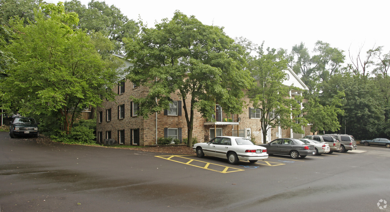 Foto del edificio - Whitcomb Manor