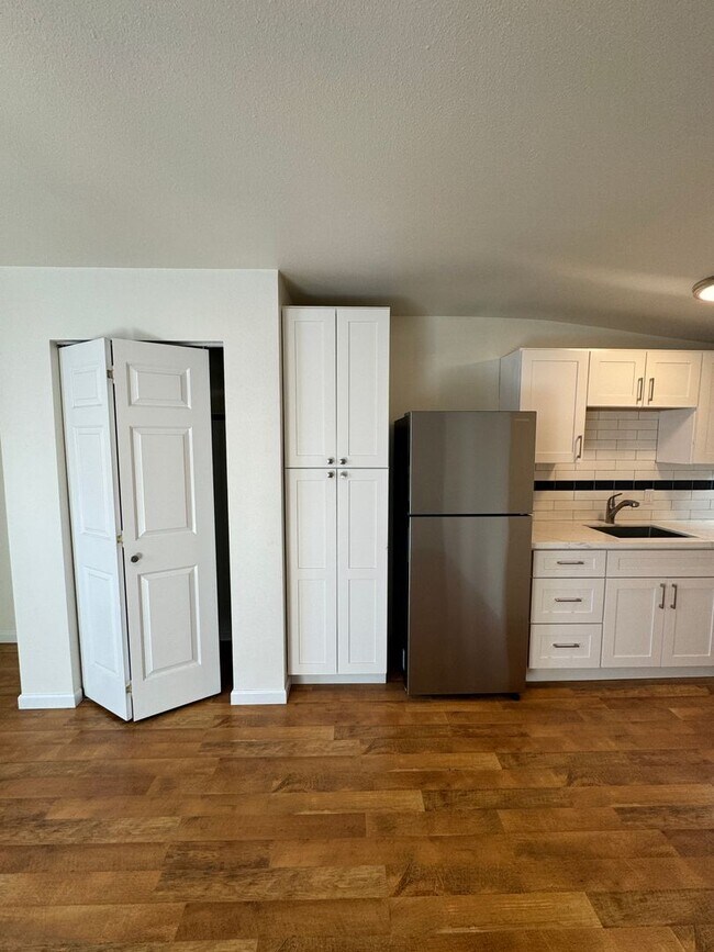 Foto del edificio - Remodeled Studio Apartment near Downtown Bend!