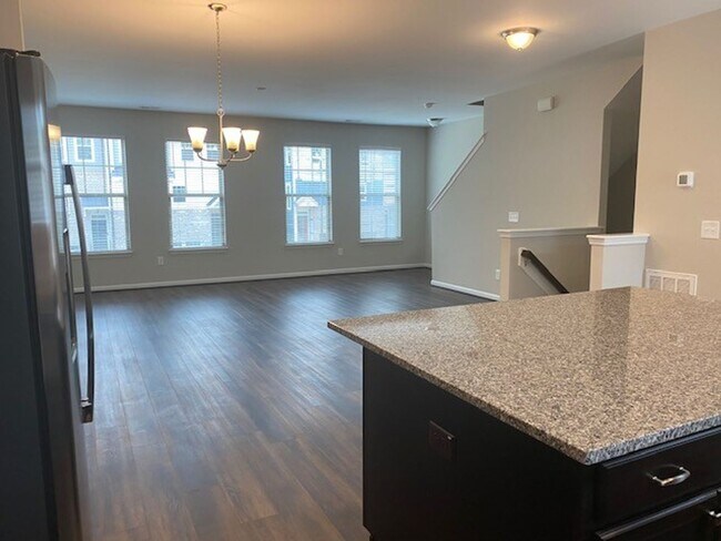 Foto del edificio - 1012 Lathrop Ln