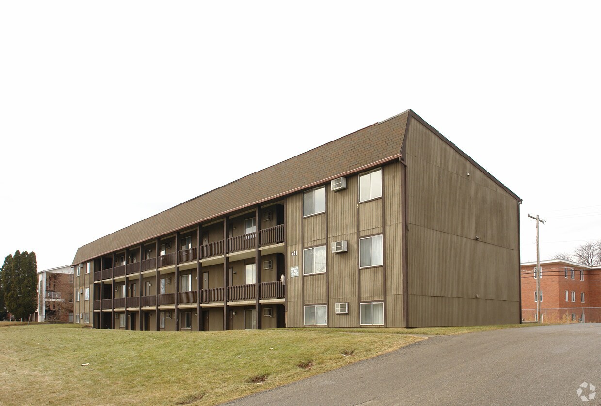 Foto principal - 661 Kingsford Rd