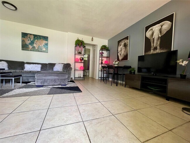 Foto del edificio - 2120 NE 168th St
