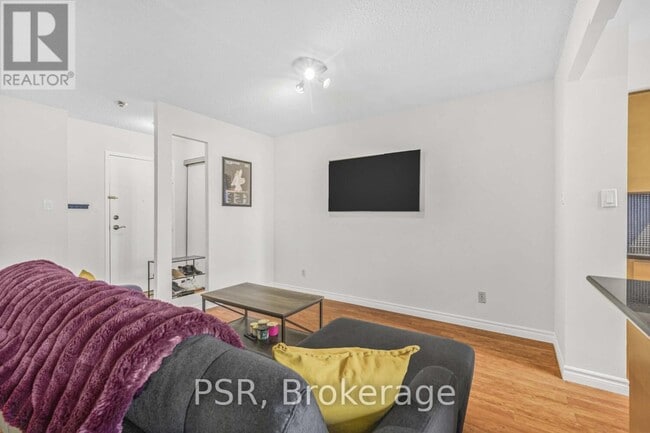 Photo du bâtiment - 633-633 Bay St.