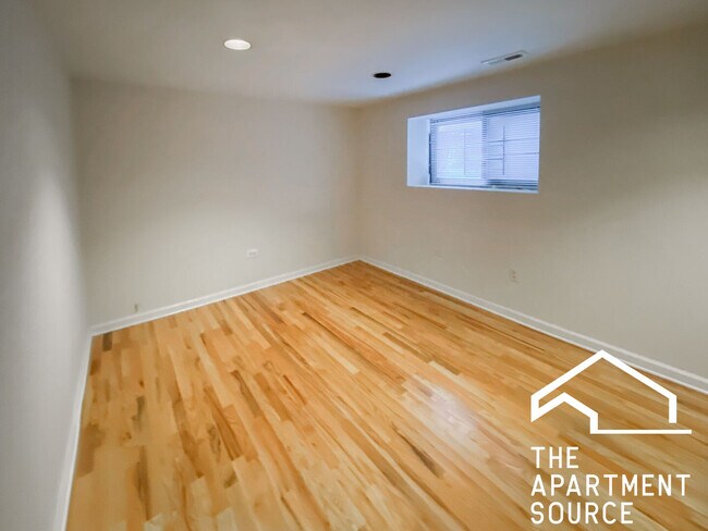 Building Photo - 3637 N Paulina St