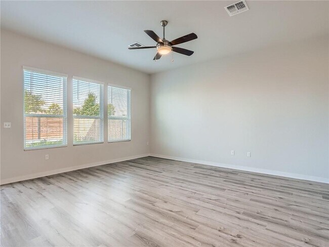 Building Photo - 1309 Showbox St