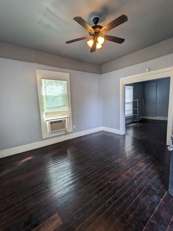 Building Photo - 410 E Day St