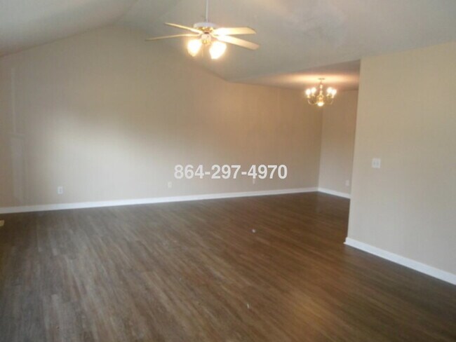 Building Photo - 109 E Belvue Rd