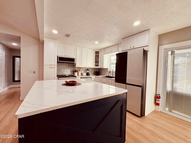 Building Photo - 127 Heather Dr
