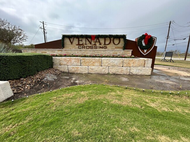 Foto del edificio - COMING SOON!! Beautiful 2-Story 4 Bedroom ...