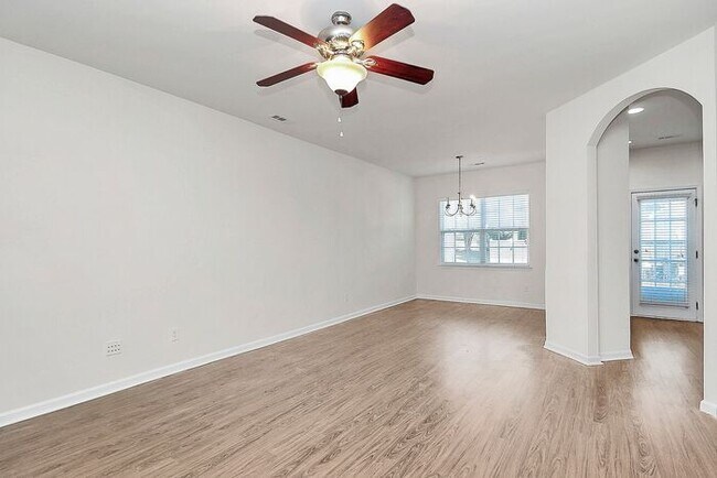Foto del edificio - Gorgeous 3BD/2.5BA Townhome in Steele Creek's Lions Gate Community!