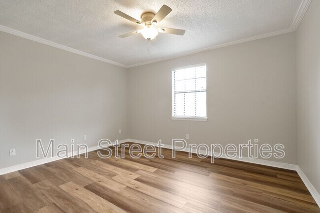 Building Photo - 587 Bobwhite Dr