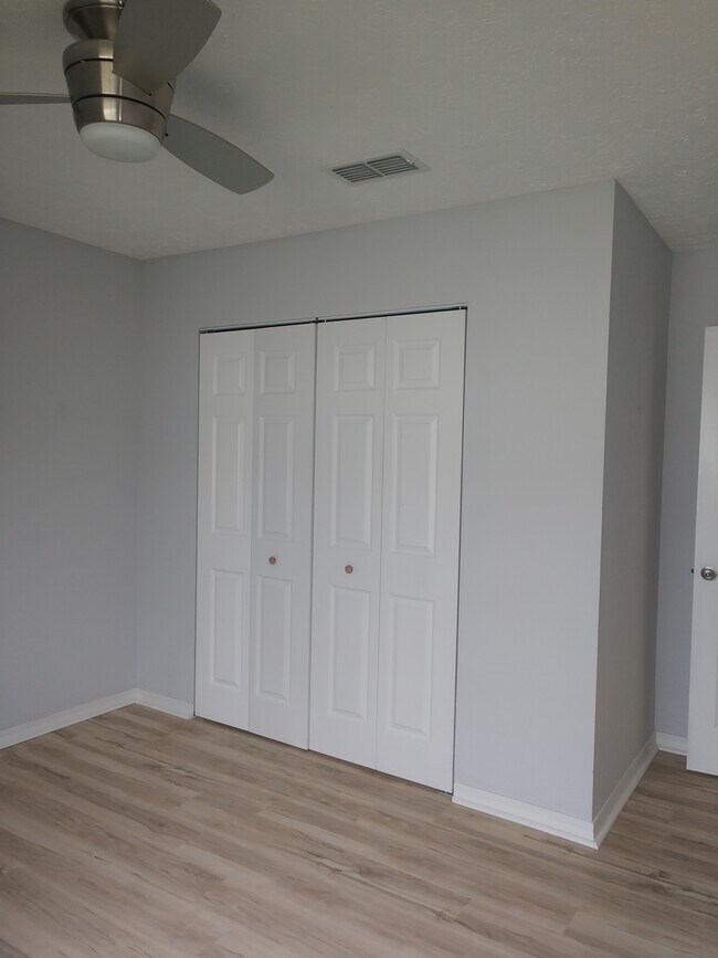 Armario del dormitorio - 2510 W 9th St