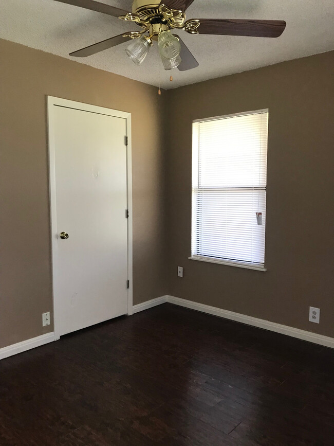 Building Photo - Alexander Duplex A &amp; B