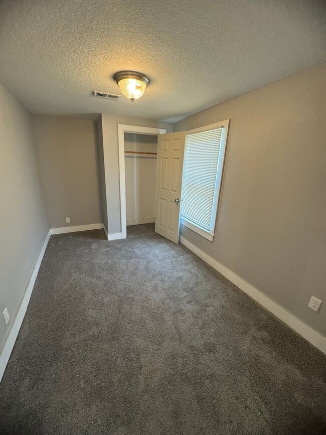 Building Photo - 929 4th Ave