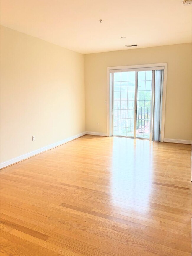 Building Photo - 2 bedroom/ 2 bathroom- Bennington on the Park