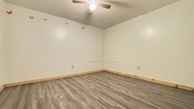 Building Photo - 147 Mary Lee Dr