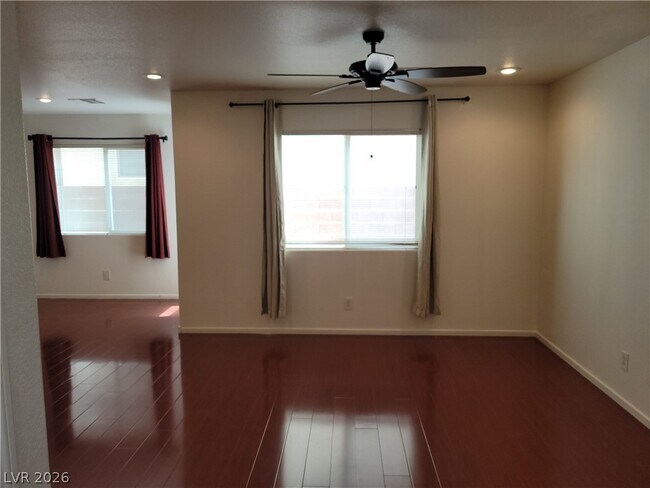 Foto del edificio - 9275 Hollander Ave