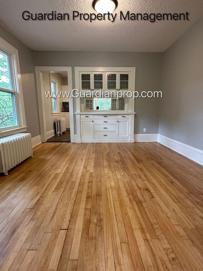 Foto del edificio - 2316-2318 Harriet Avenue S
