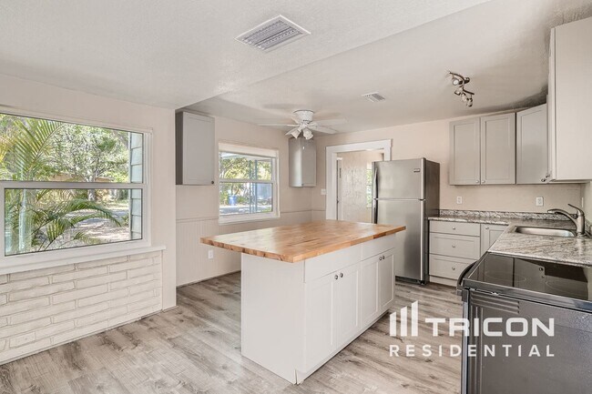 Foto del edificio - 7210 10th Ave N