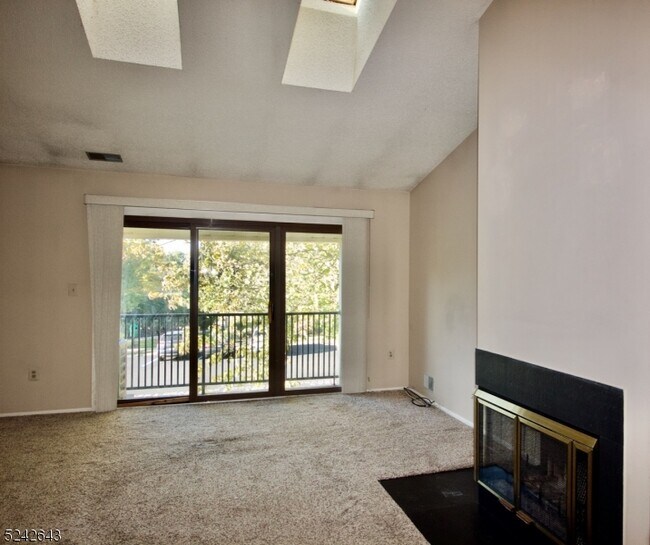 Foto del edificio - 166 Woodward Ln