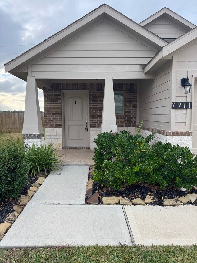 Foto del edificio - 7911 Tuscan Cypress Dr