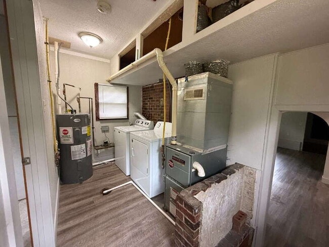 Building Photo - 2865 NE Norwood Ln