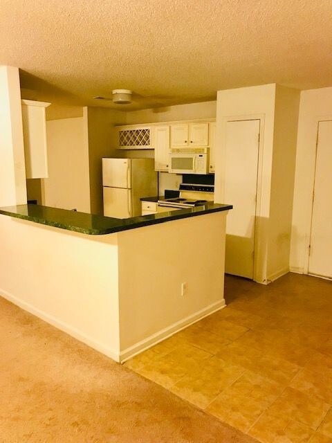 Building Photo - 2048 Pimpernel Rd