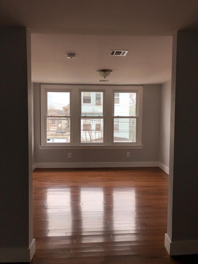 Foto del edificio - 386 Chadwick Ave