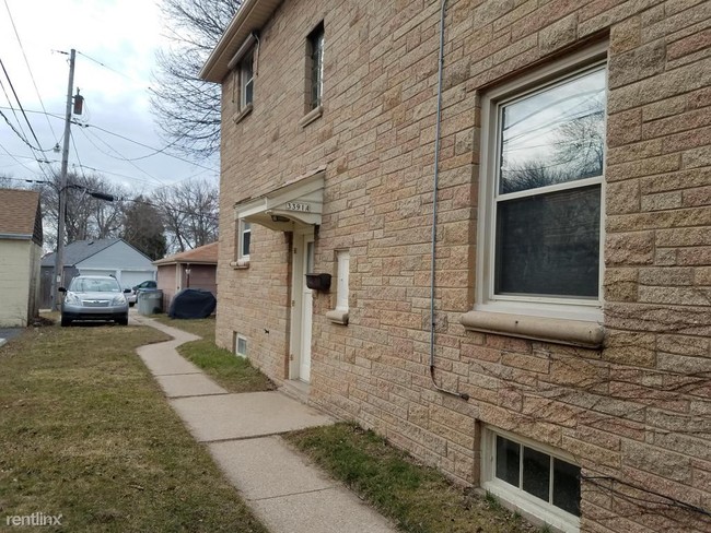 Building Photo - 3391 S Howell Ave