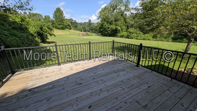 Building Photo - Beautiful Private Ranch House - Stream, Ya...