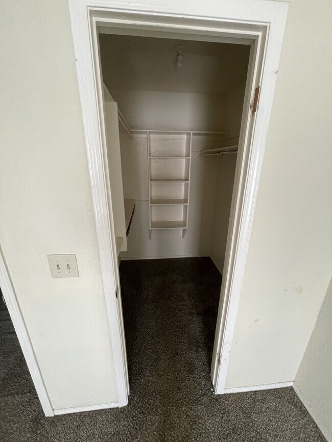 Building Photo - 3-Bedroom Duplex in OKC