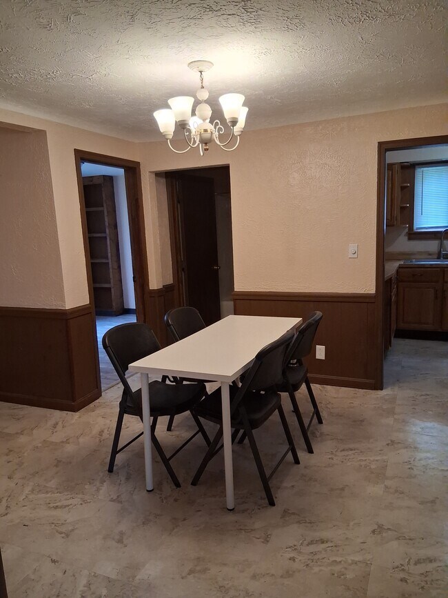 Comedor - 63 Edgewood Rd
