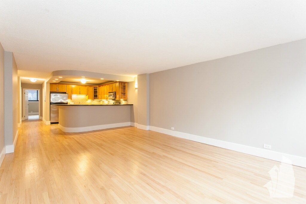 Foto principal - 30 W Division St