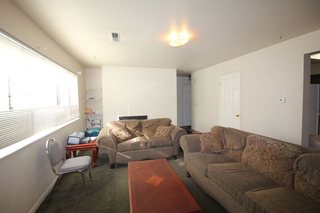 Building Photo - 855 E 700 N