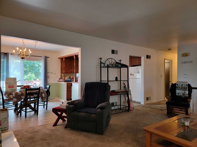 Building Photo - 255 Shenk Ave