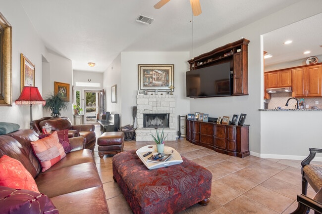 Building Photo - 611 Newport Dr
