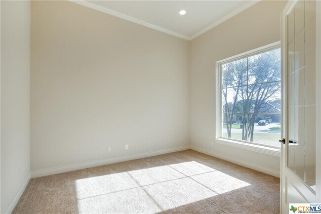 Building Photo - 944 Wilderness Oaks
