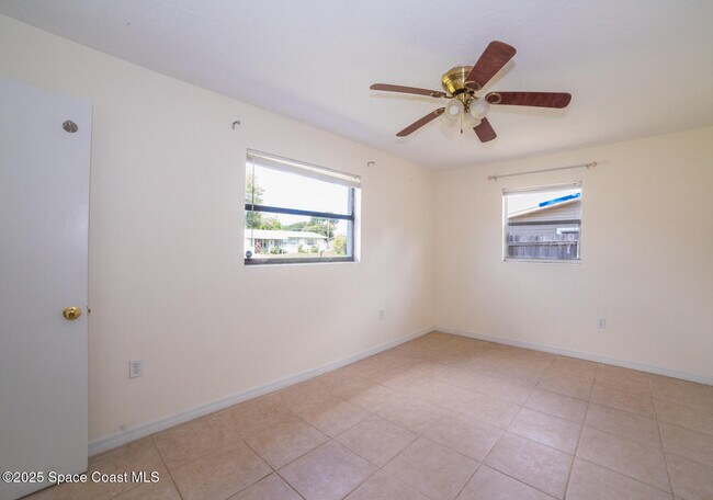 Foto del edificio - 2285 Dolphin Rd