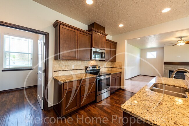 Foto del edificio - Newer Large Home in Great Neighborhood wit...