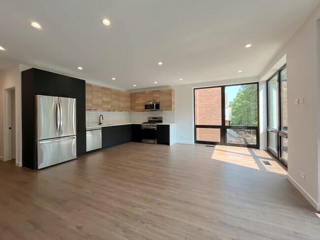 Foto del edificio - 3710 N Kenmore Ave