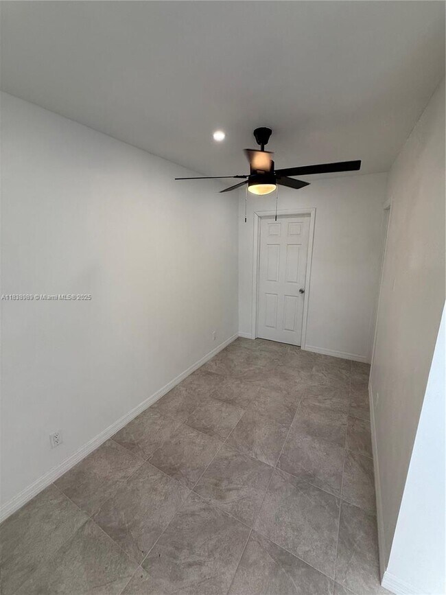 Foto del edificio - 5449 E 4th Ave