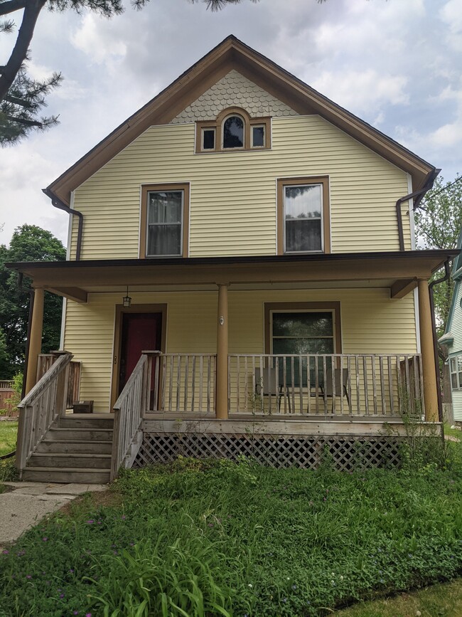 Front of House - 732 W Shiawassee St