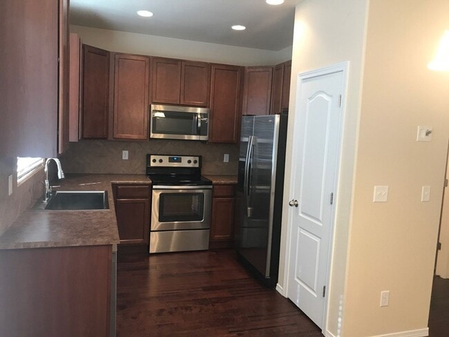Building Photo - CHARMING 2BD TOWNHOME IN THE VISTAS AT NOR...
