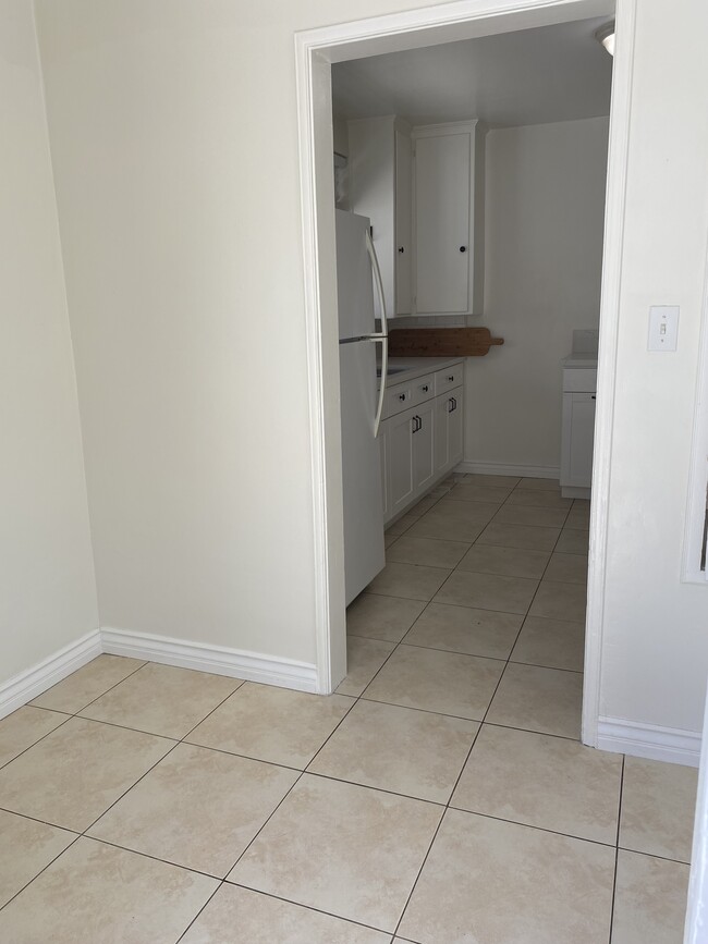 Entry to the unit - 11280 Morrison St