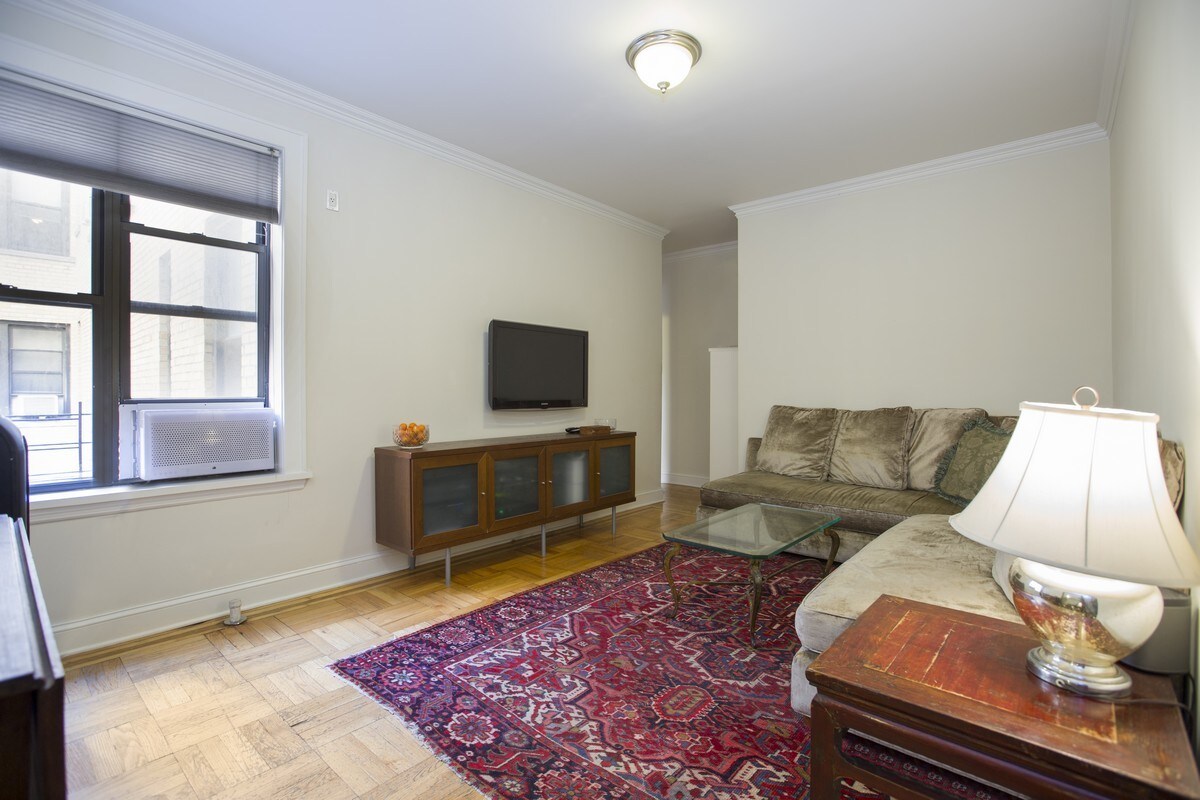 Living Room - 67 Morton St