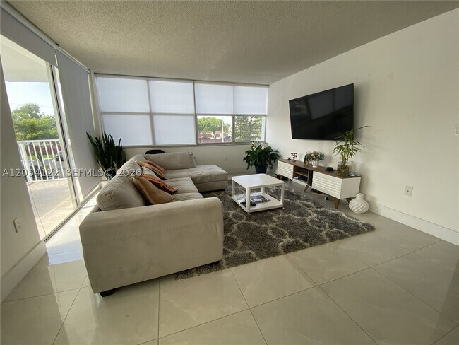 Building Photo - 1200 NE Miami Gardens Dr