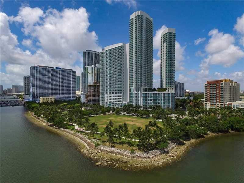 Primary Photo - 1900 N Bayshore Dr
