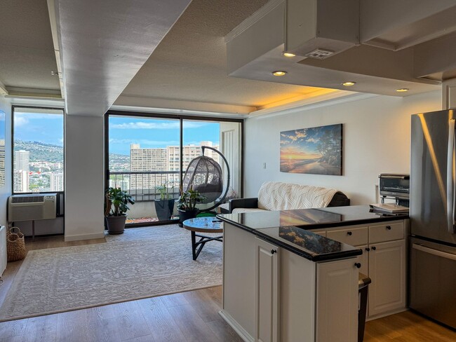 Foto del edificio - Available 03/01/2026. Fully-furnished, high-floor, mountain views, amenities!