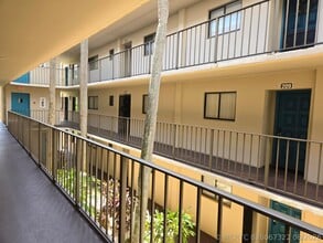 Building Photo - 5190 Las Verdes Cir