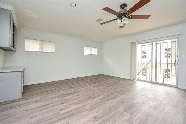 Building Photo - 917 Defender St