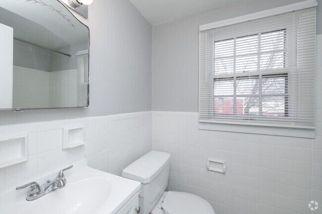 Rockaway - 2 habitaciones, 1 baño - 1200 pies cuadrados - Baño - Classic American